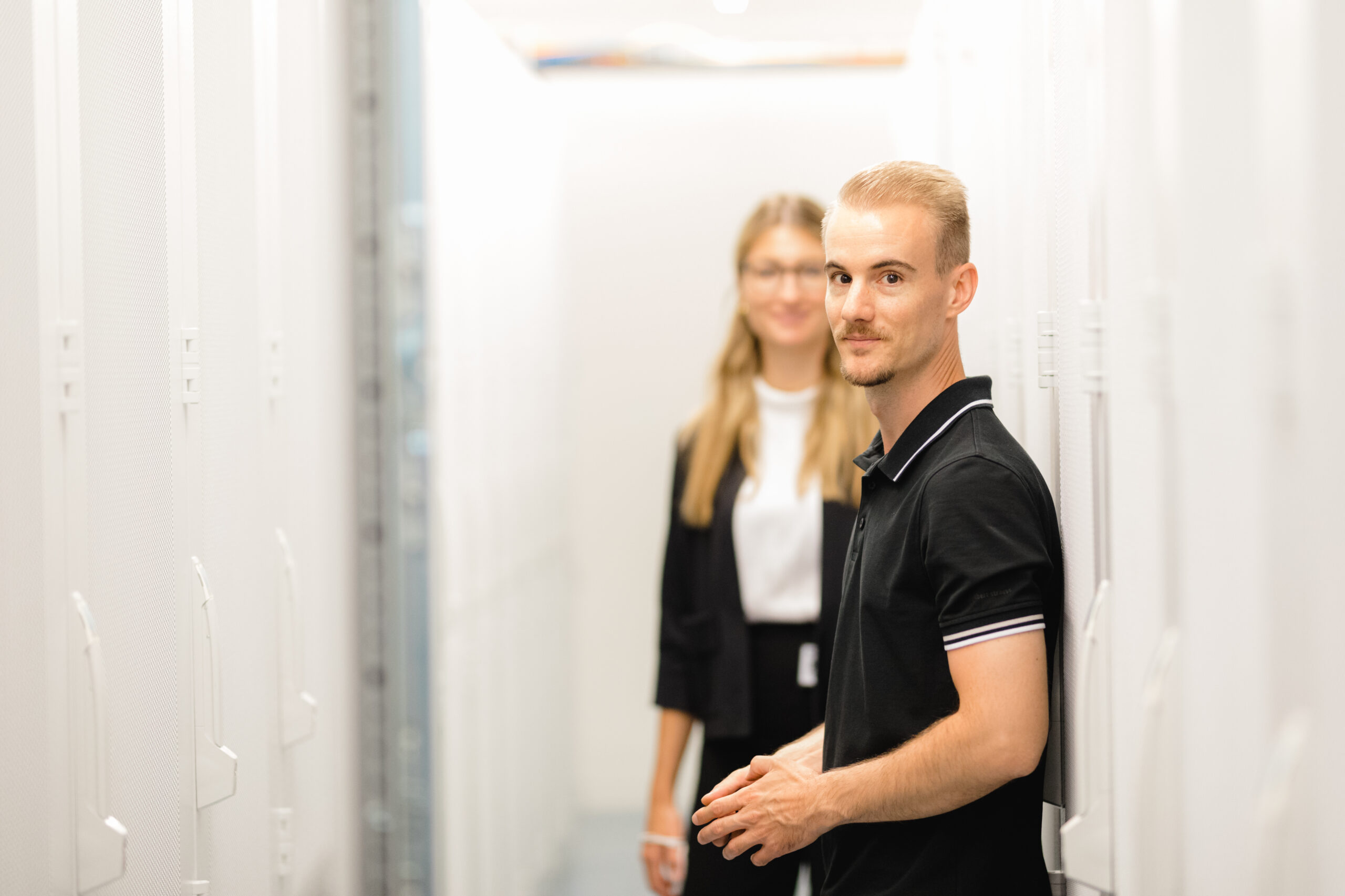 plusline_atmo-71 Mitarbeiter Rechenzentrum